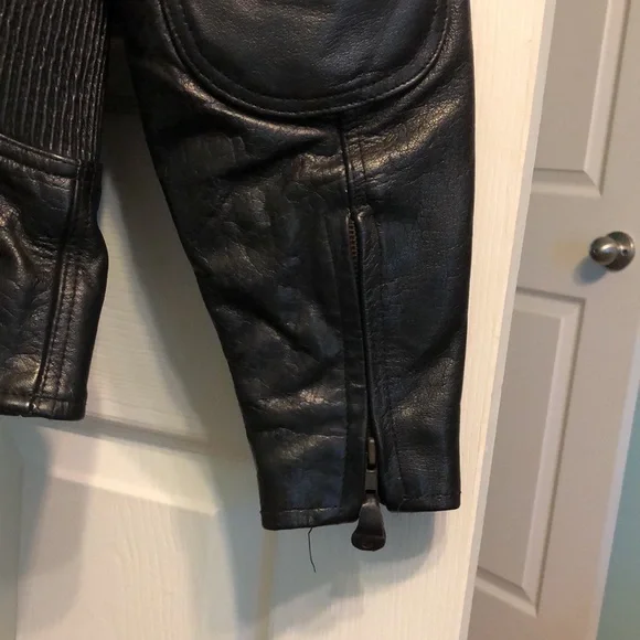 PaPa’s leather Barn woman’s leather jacket. - Picture 5 of 6